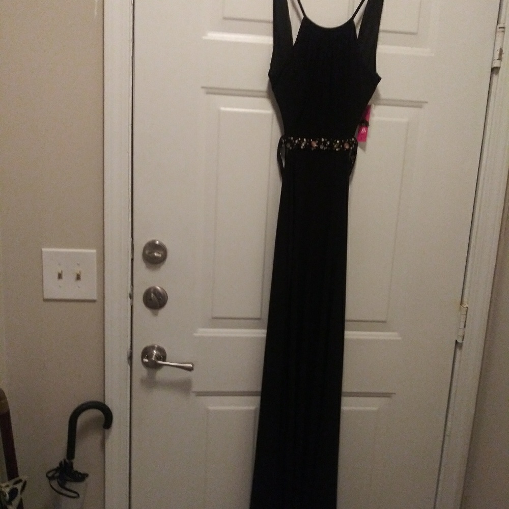Stunning black formal gown with Embellish attached